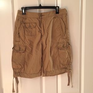 Men's Rugby & Co. Cargo Shorts. By RL. Size: 30.